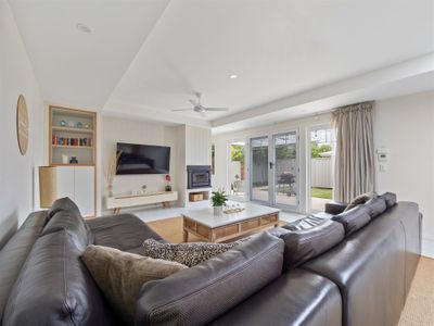 BEACH 100m away PET friendly NEW Modern Hamptons