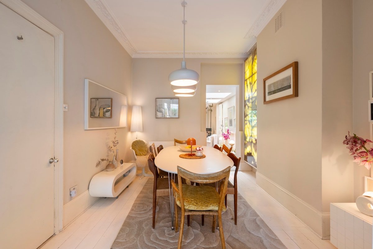 Stunning Interior designed family home and garden gallery image 4