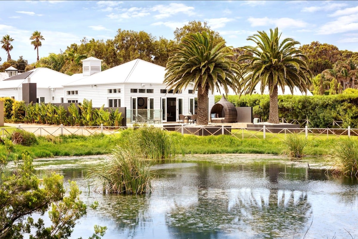 Luxurious Portsea Lakehouse gallery image 2