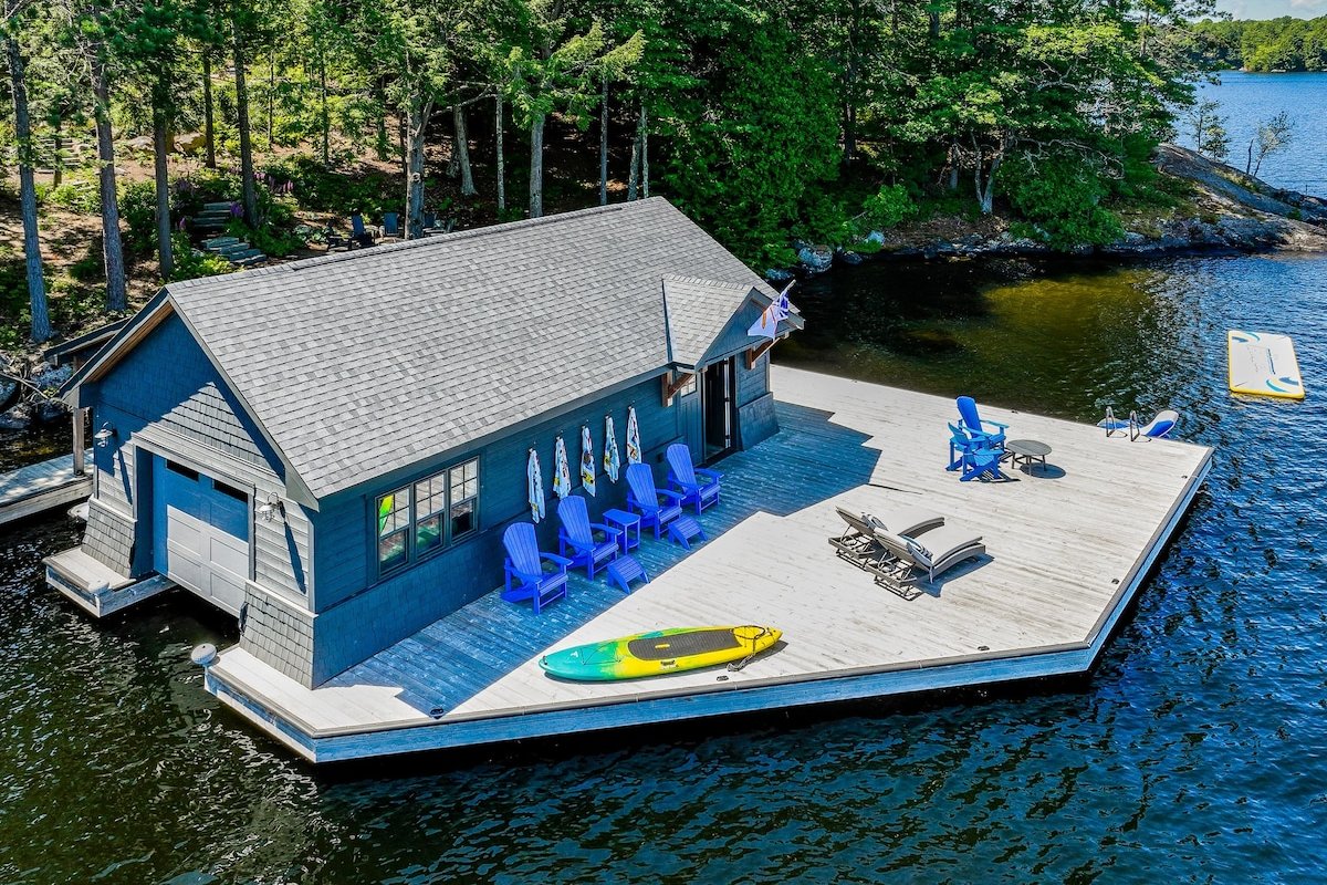 7 bed Oasis on Lake Muskoka! Boathouse + Bunkie! gallery image 2