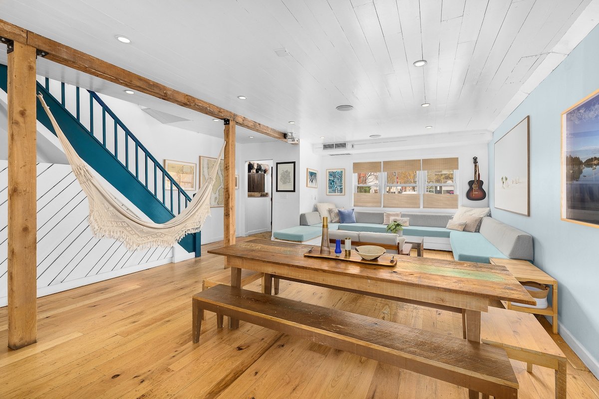 Beautiful house in the heart of Williamsburg gallery image 2