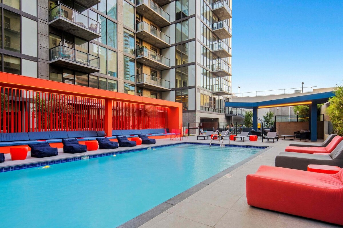 2 Bed 2 Bath Contemporary High-Rise gallery image 2