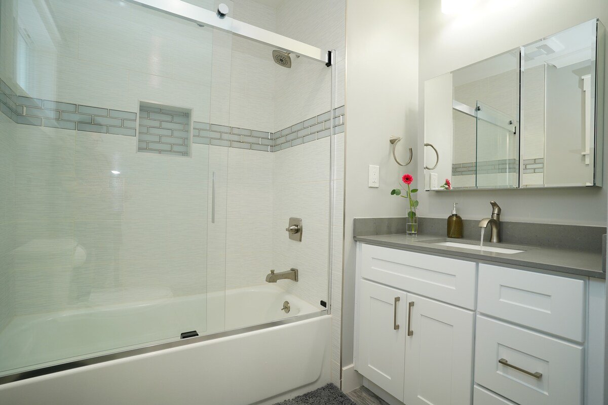 Brand New clean lovely house close to everywhere gallery image 5