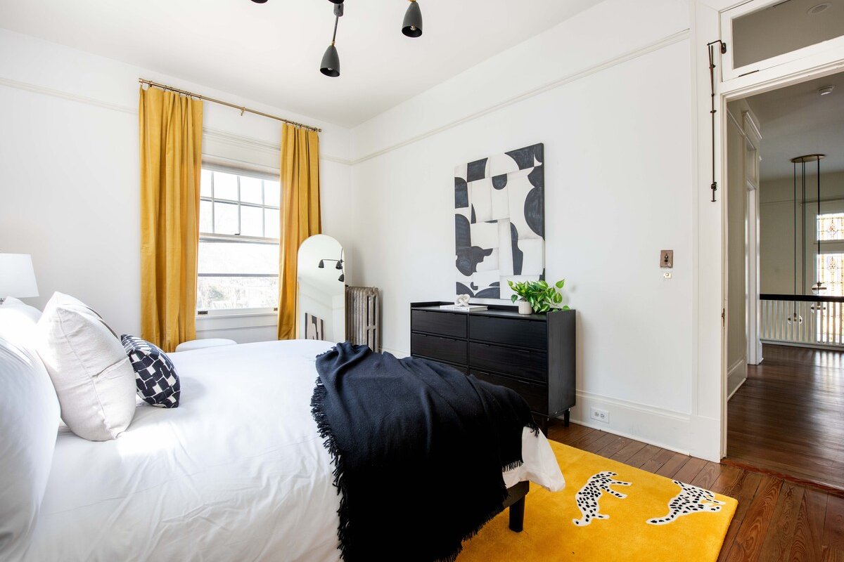 Royally Yours – Stylish Escape in Atlanta! gallery image 4