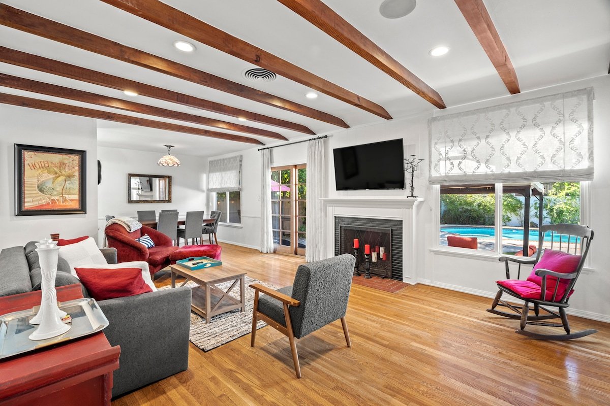 Charming 3BR Studio City Home with Pool & Backyard gallery image 3