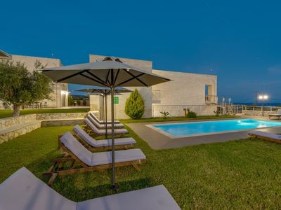 Elios Estate -up to 22 guests with heated pool