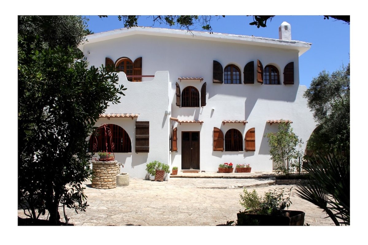 Villa esclusiva con piscina a pochi km dal mare gallery image 4