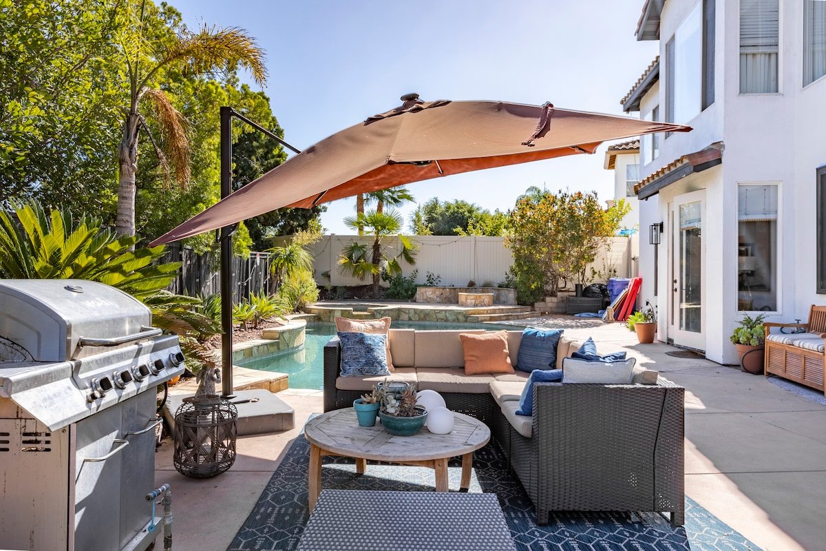 Stylish 4-bedroom home with Pool and Jacuzzi gallery image 3