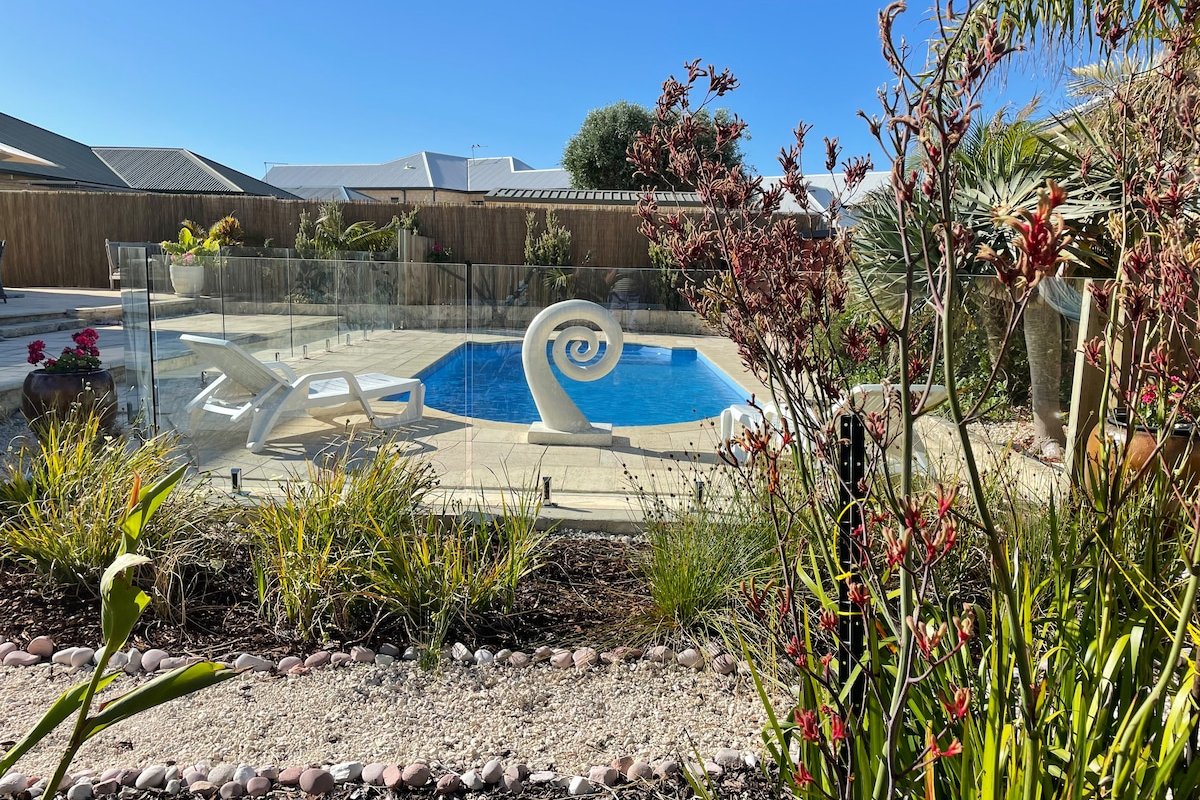 Beach House with Private Pool (Netflix & Kayo) gallery image 3