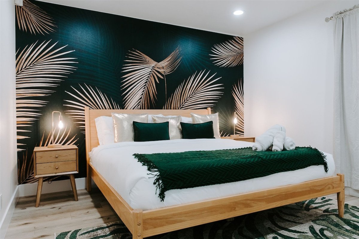 Stunning Hollywood Hills Oasis gallery image 3