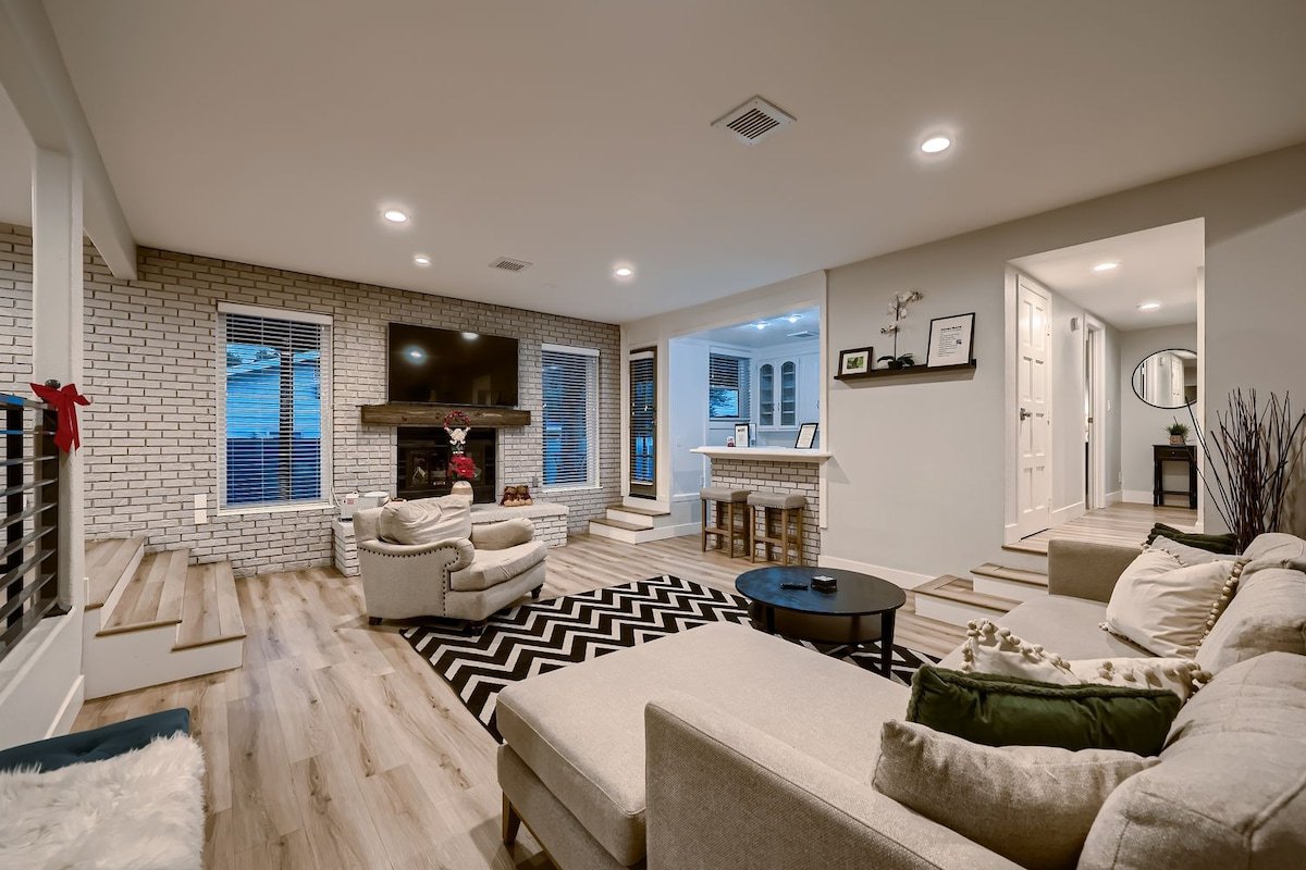 Spacious & kid friendly! Perfect for Holidays! gallery image 5