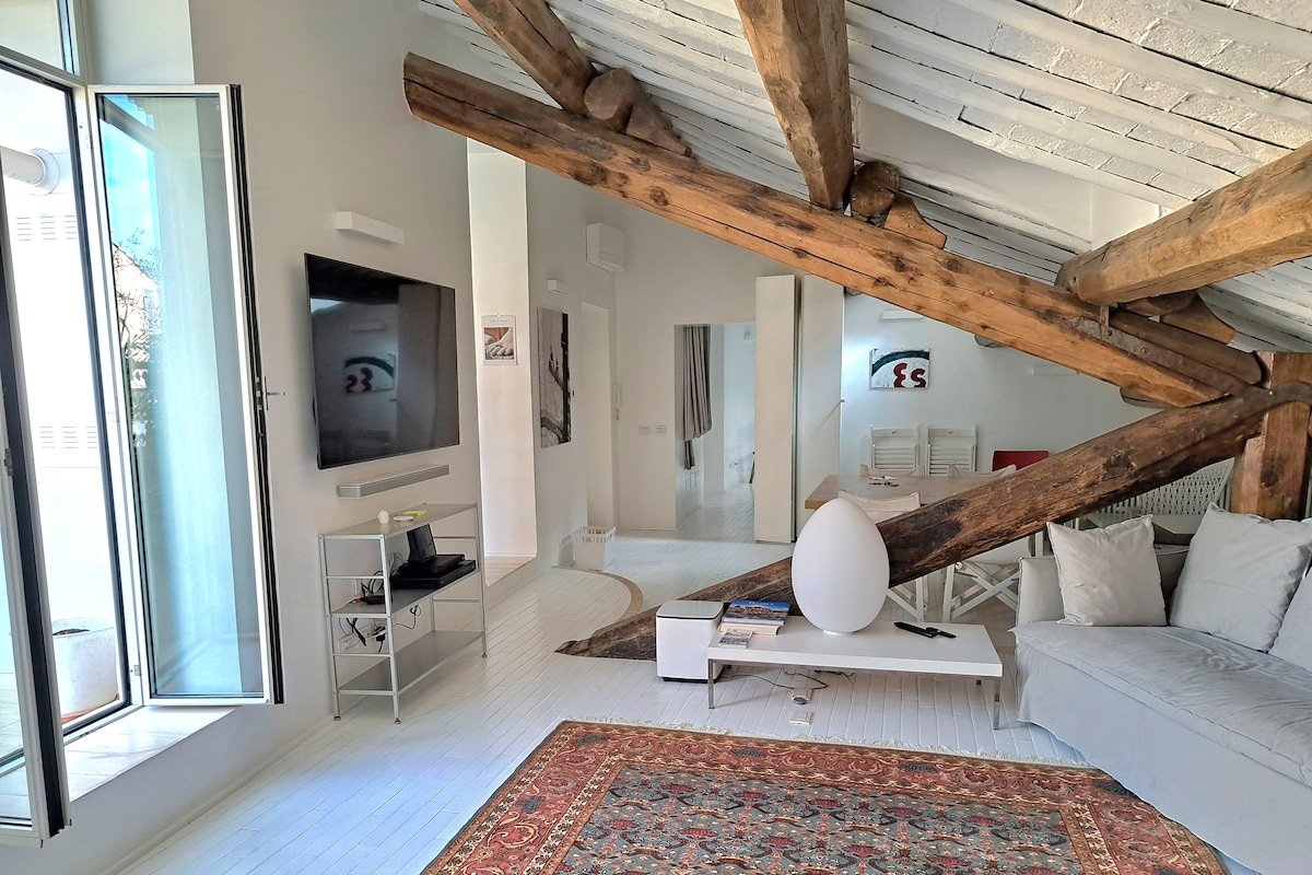 Pantheon White Penthouse gallery image 2