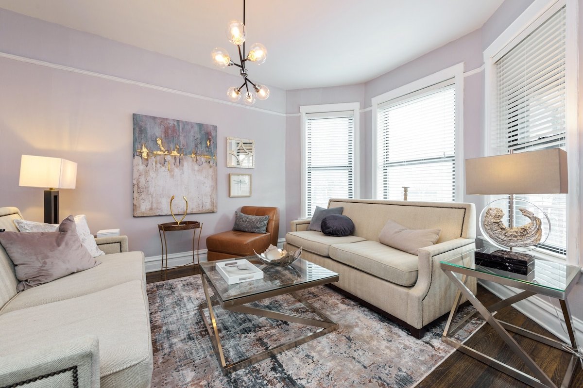 Beautiful Home, Great for Groups, by Wrigley+CTA ! gallery image 3