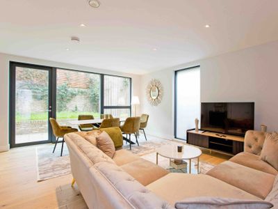 Luxury 3 Bed 3 bath Near Battersea Power Station