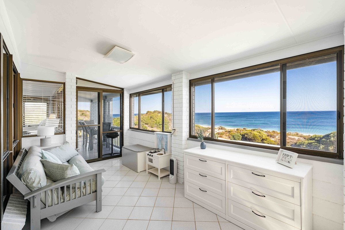 Beachfront Penthouse by Peppy Beach Retreats® gallery image 3