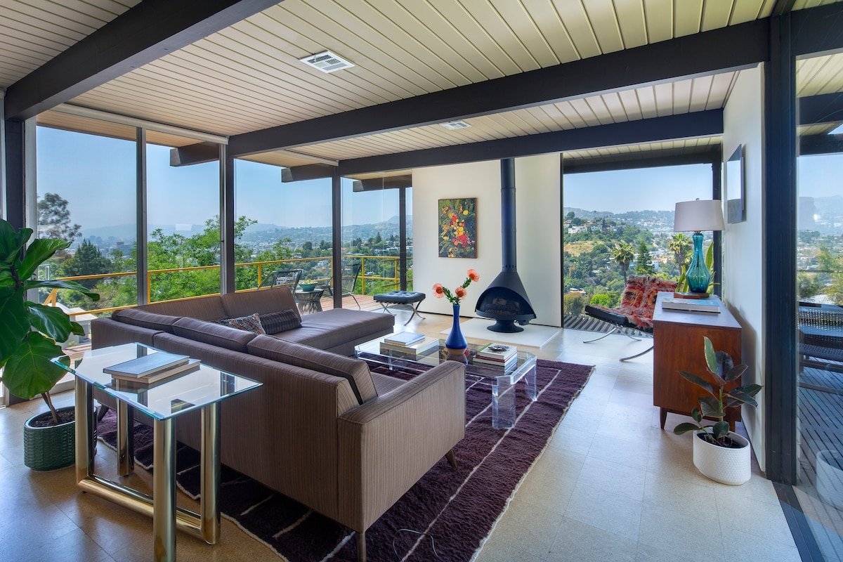 The Milky Way Modern Urban Retreat gallery image 5