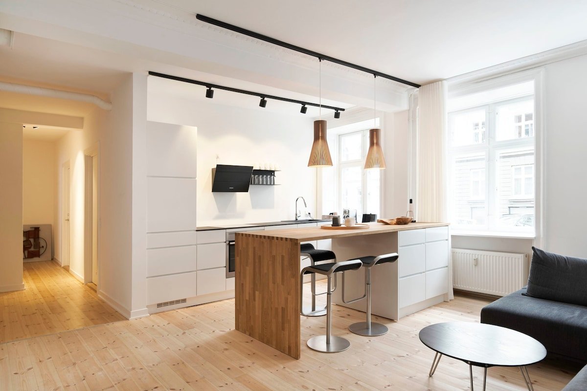 Dinesen Collection 2BR 1BA Condo gallery image 2