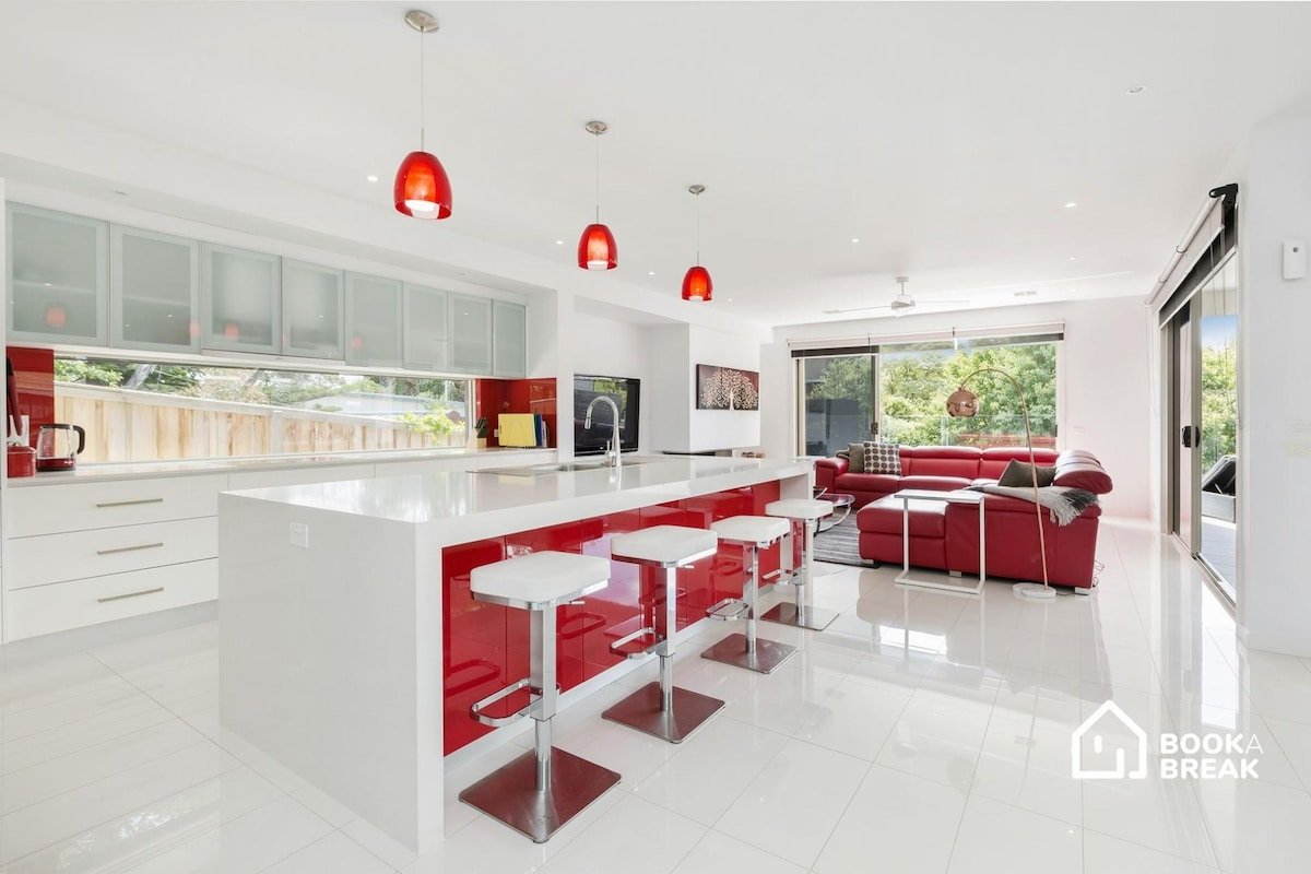 Tyrone Beachside Luxury | Home Theatre & Study gallery image 4