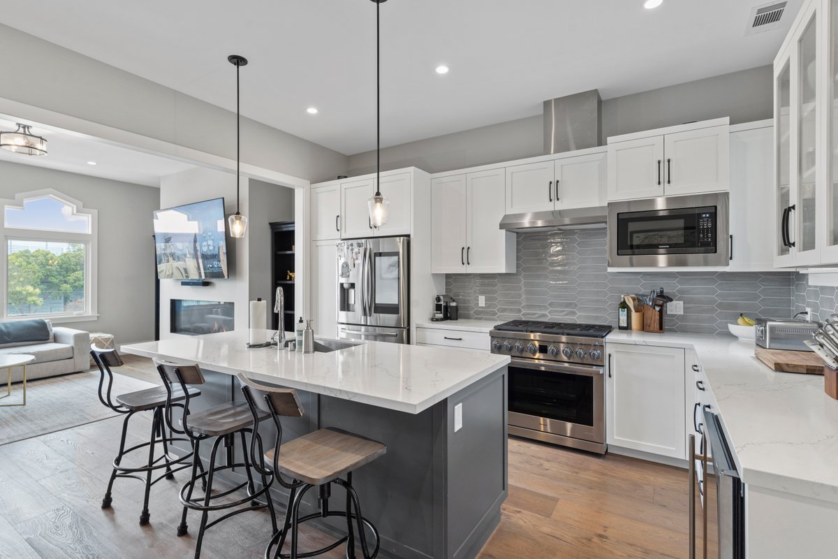 State-of-the-Art, Newly Renovated Cow Hollow Apt