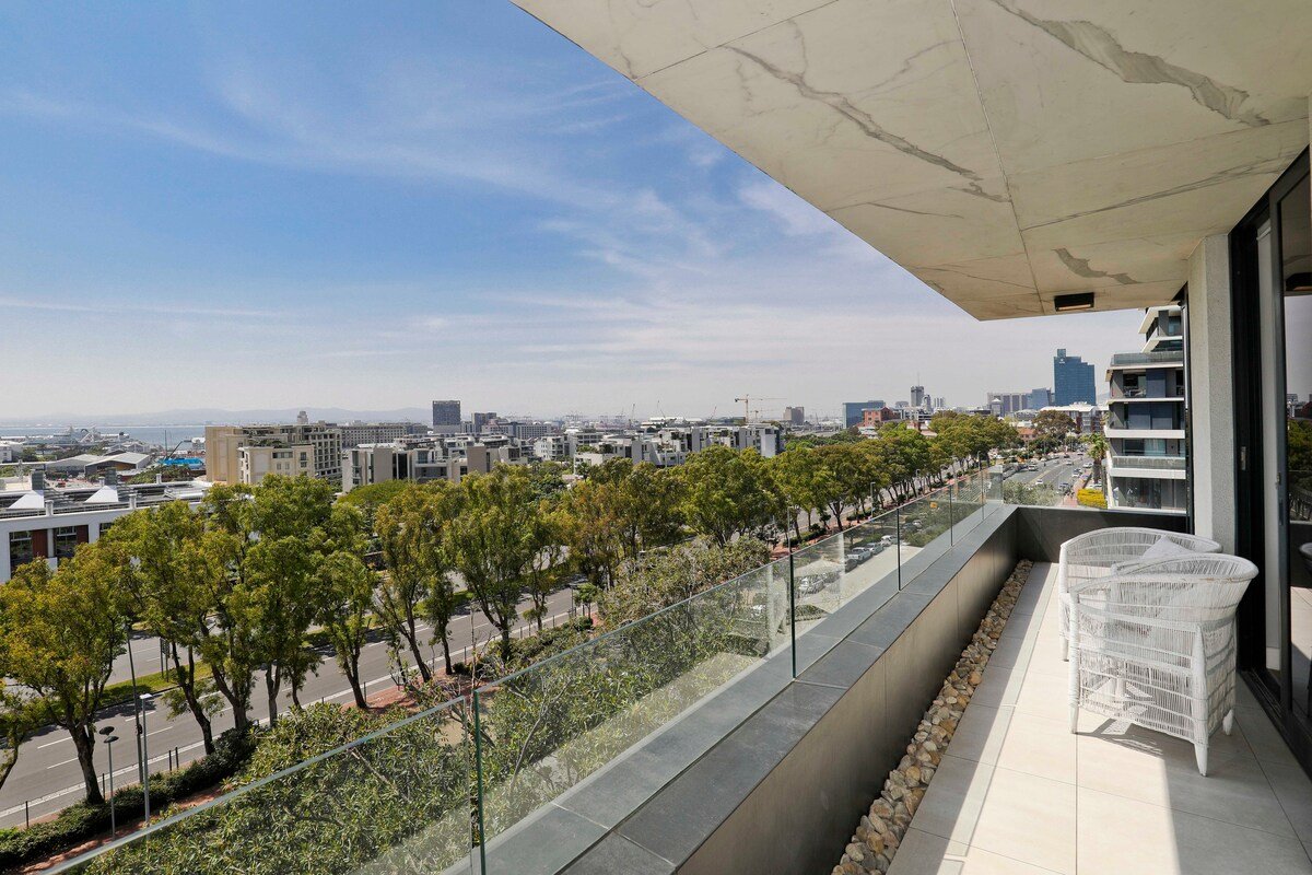 Waterfront & Stadium View Penthouse – Serviced gallery image 5