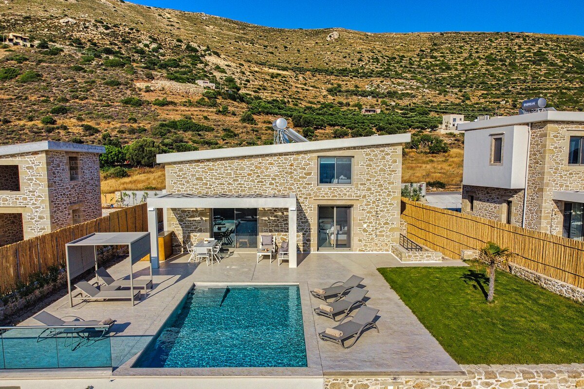 Seafront Villa Spira, Pool, View, FREE Breakfast gallery image 2