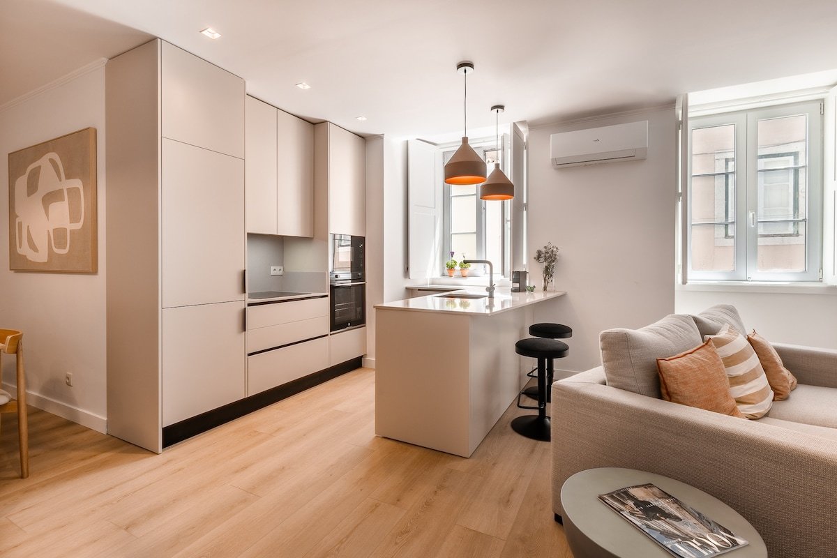 A1 + A2 NOVOS | 2 Apts | Renovados na Bica! Centro gallery image 3