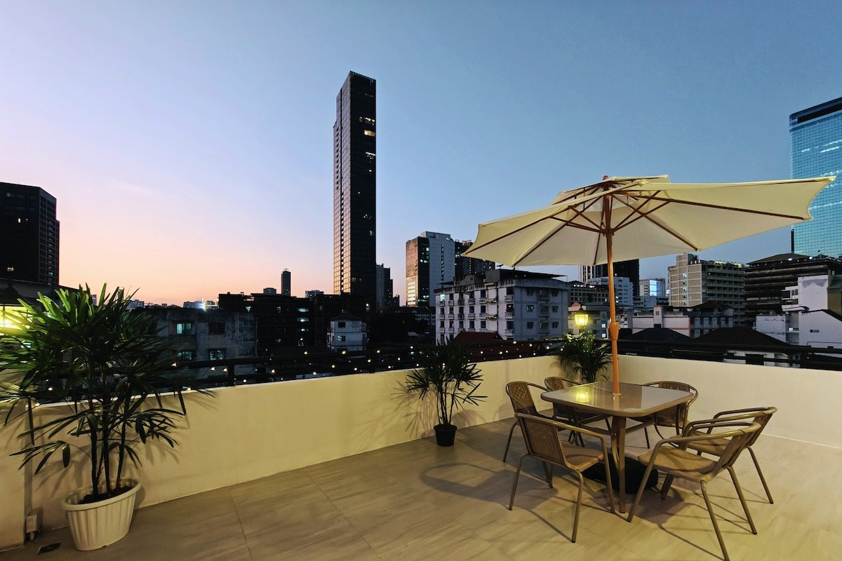 Modern 4-Story Villa: 110″ Projector & Free WiFi gallery image 4