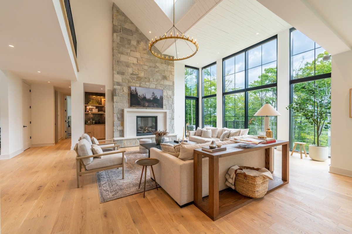 7,000sf chalet w/hot tub, firepit, chef’s kitchen gallery image 3