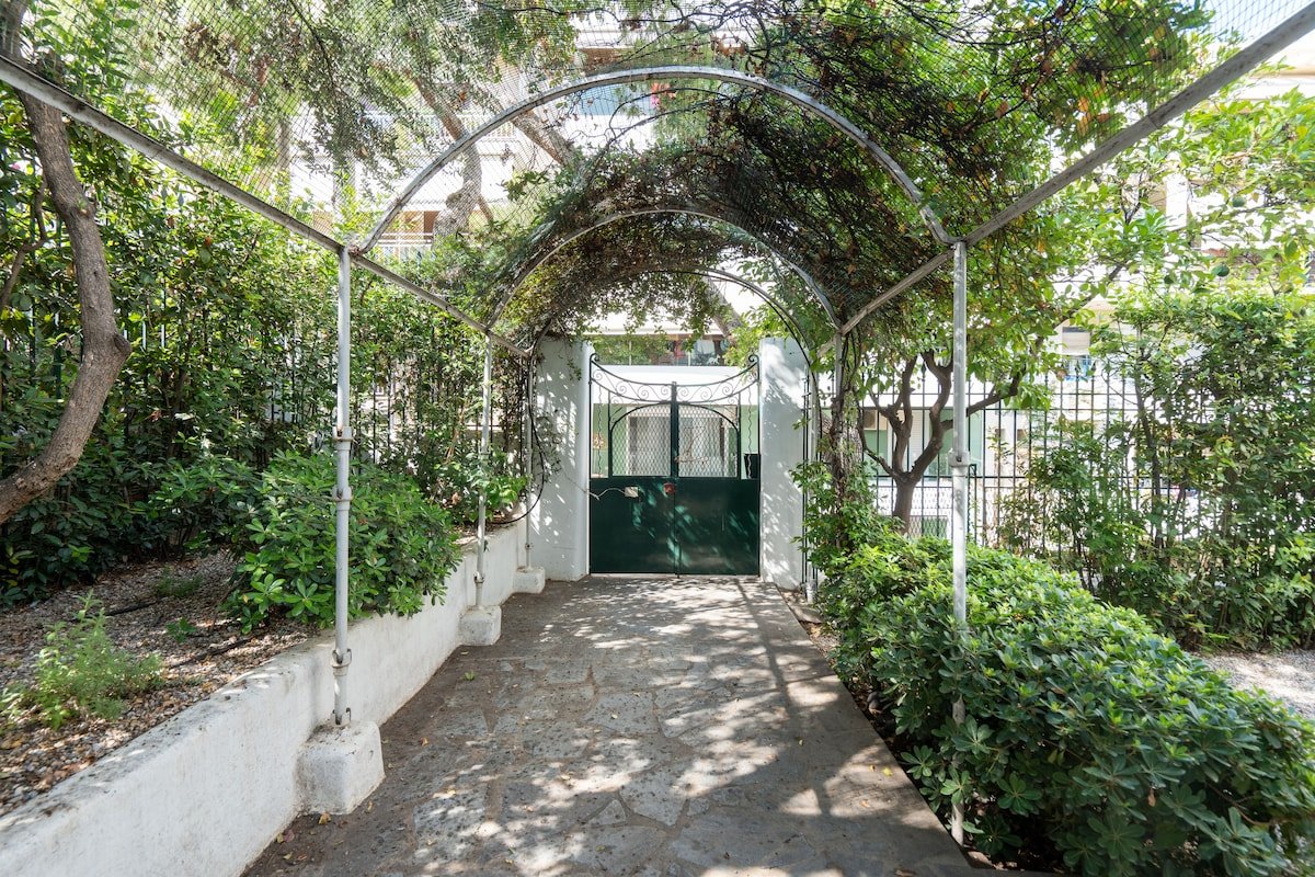 Private House On The Hill gallery image 2