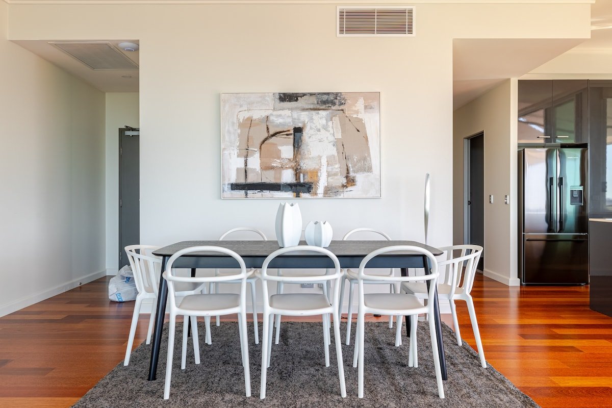 Luxurious Penthouse River Views gallery image 4