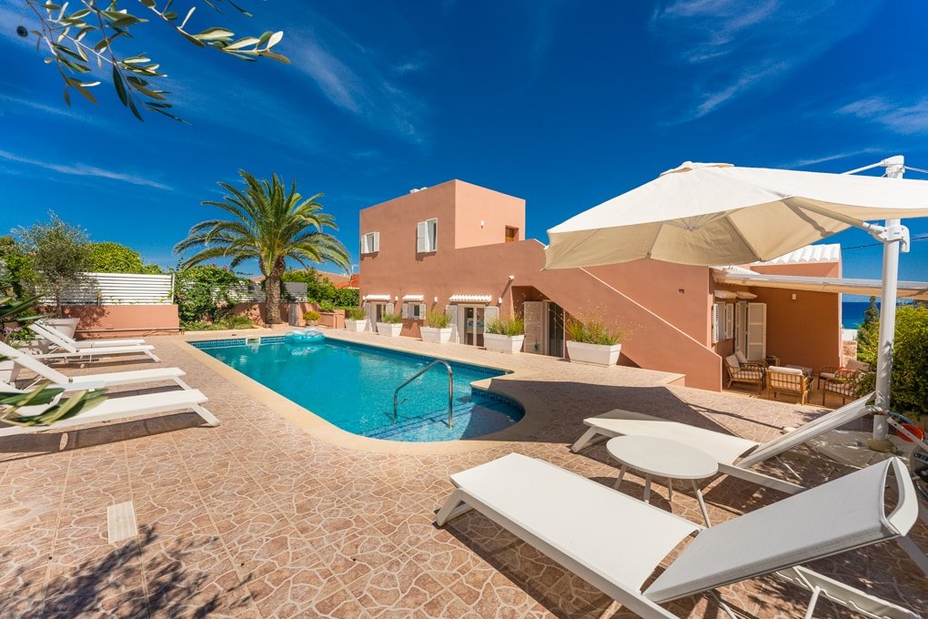 Acogedora villa con vistas en Punta Prima, Menorca gallery image 4