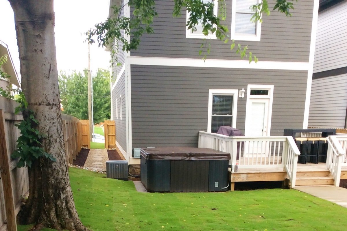 Hot Tub Oasis, 5 mins to Broadway + Piano gallery image 4