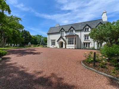 Stunning Rectory in Countryside with Hot Tub