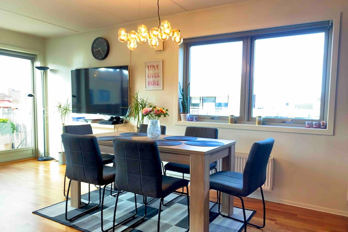 Top floor city center flat with free parking gallery image 4