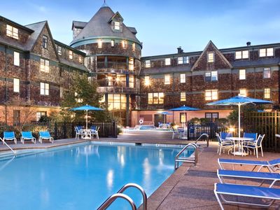 Gorgeous Condo w/ Indoor Pool in Downtown Newport