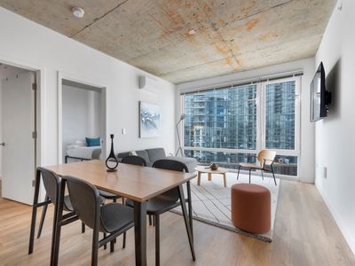 Near Theaters & Nightlife, Group Fun, Sleeps 8