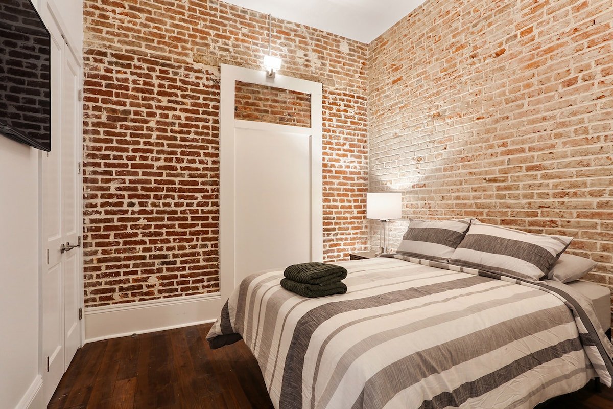 French Quarter Follies gallery image 5