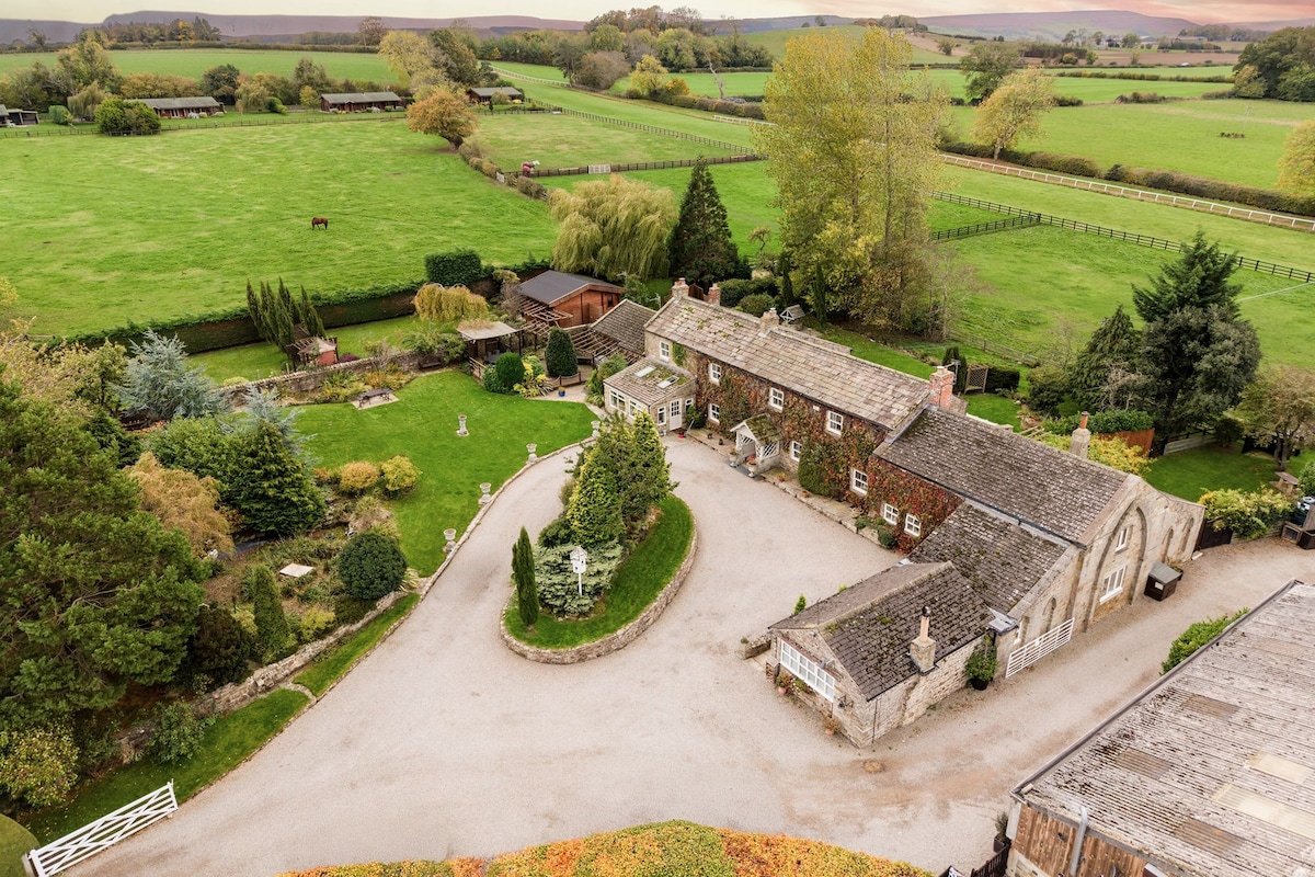 Sun Hill Farmhouse | Holiday at Home