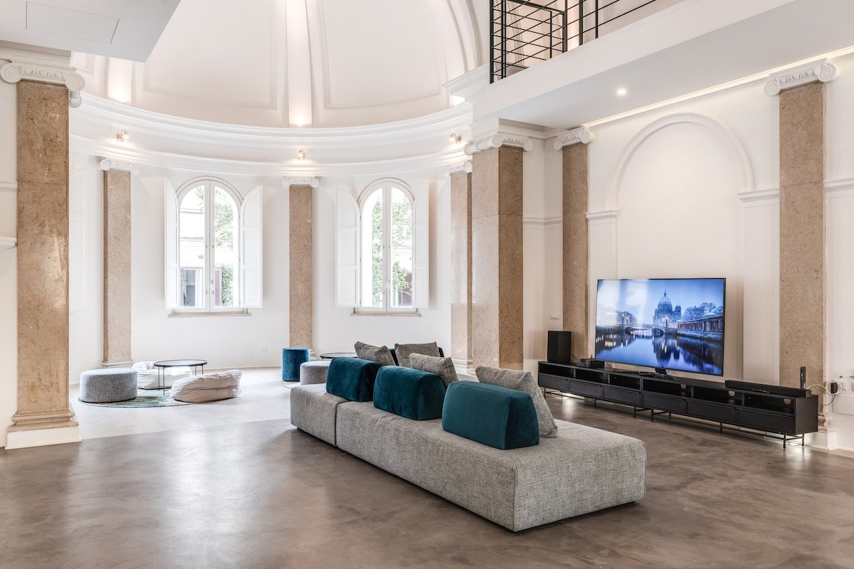 Gleaming Loft Chapel Leopardi near Colosseum gallery image 3