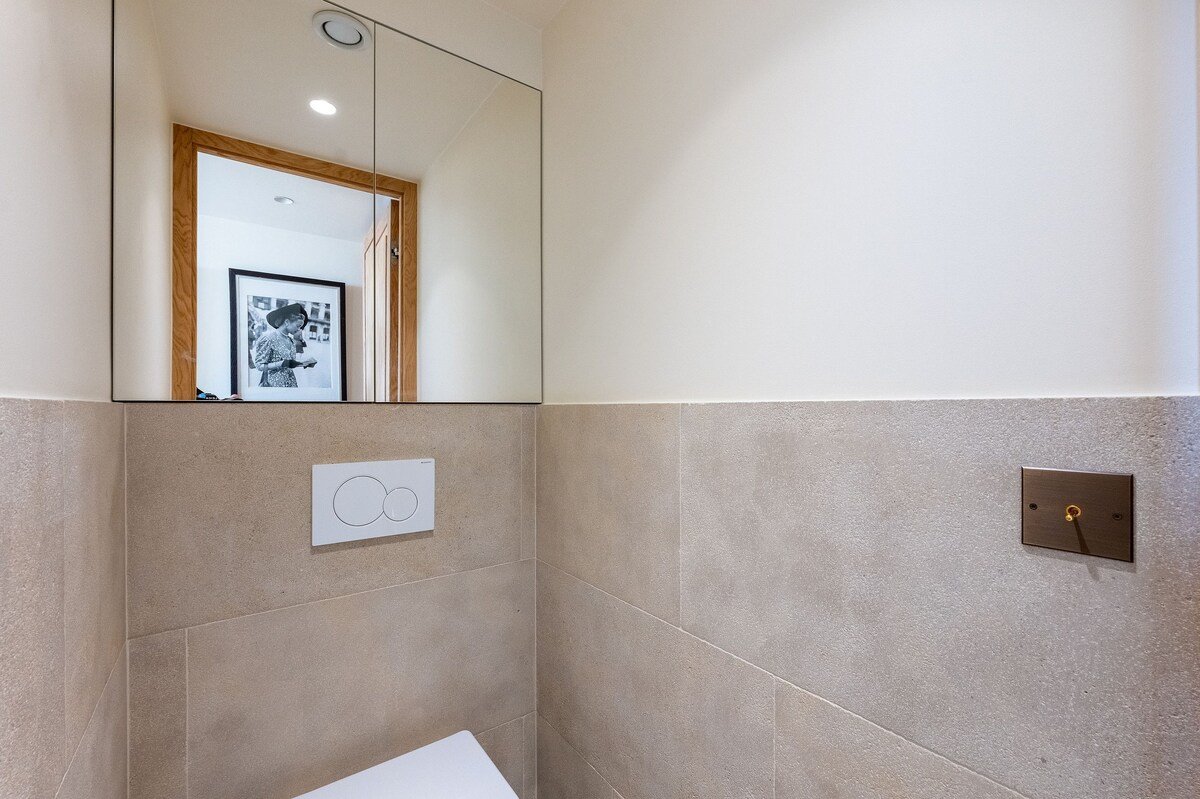 Par014 – Exceptional Penthouse in Saint-Germain gallery image 5