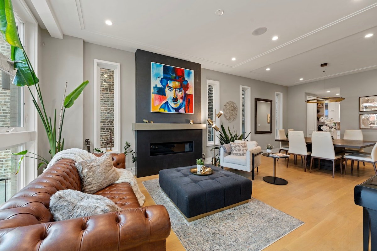 Designer Oasis – Sauna, Hot Tub, Patios, Game room gallery image 2