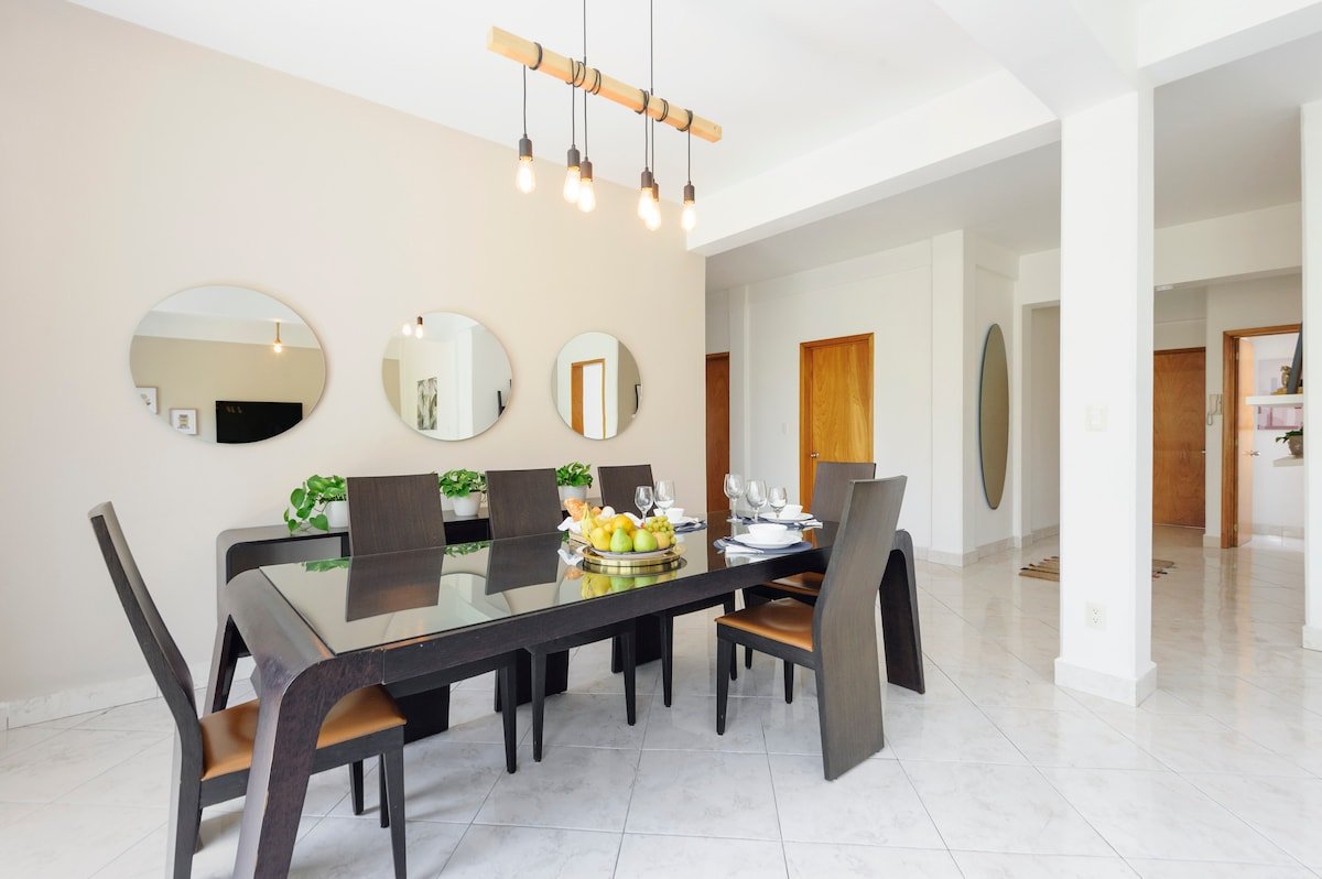 Great Location / 4 Bedrooms, 2 Bathrooms. gallery image 4