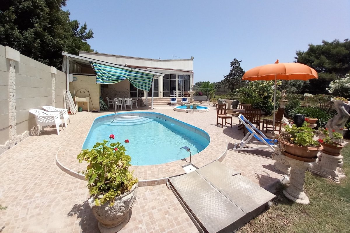 HAUS mit großem Garten und Pool für 10 Personen gallery image 2