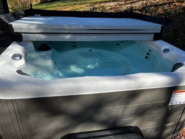 10 Min. to DTWN, HotTub & Sauna Bunks, 2 Acres gallery image 4