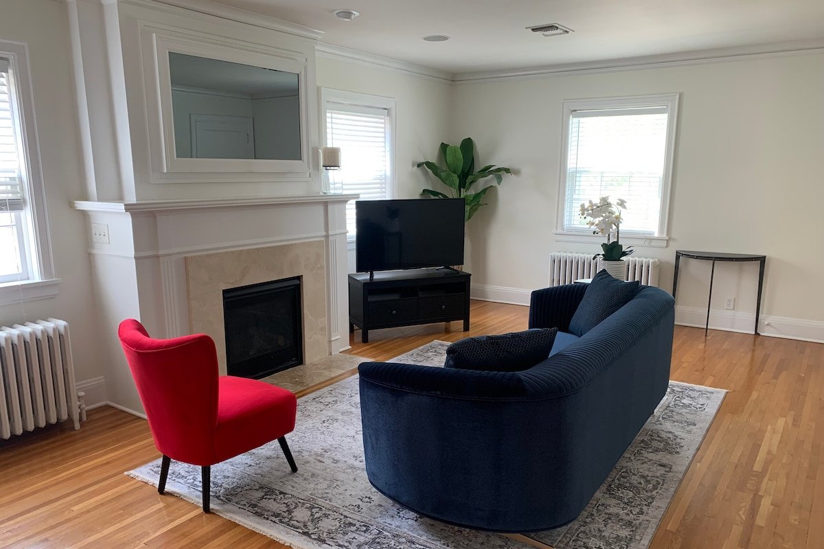 Historic Remodeled Beautiful Georgian Condo gallery image 5