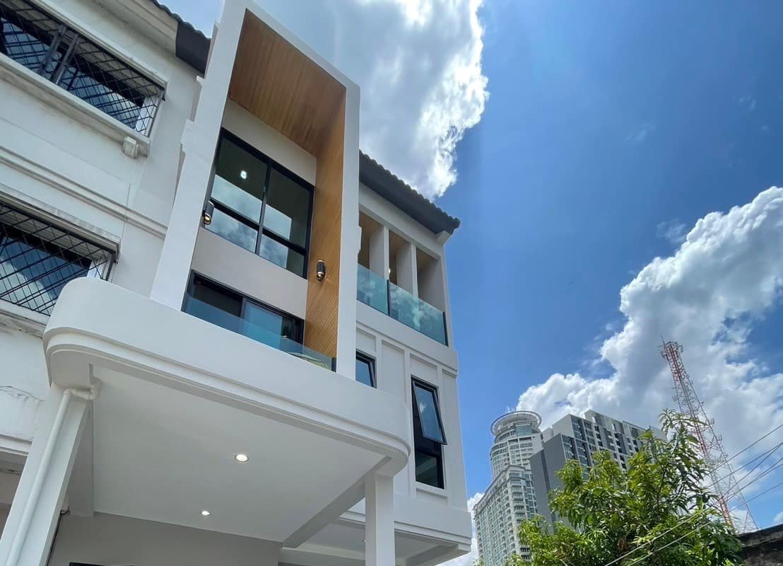 Stylish Modern 4BR Villa 200m BTS, 10min ThongLo gallery image 5