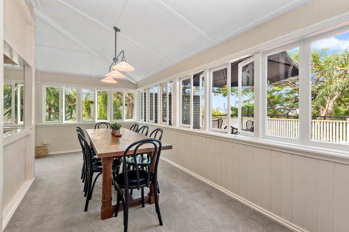 Poppy’s Place! 4Bed/1Bath/2Car/Views/House ~Bardon gallery image 3