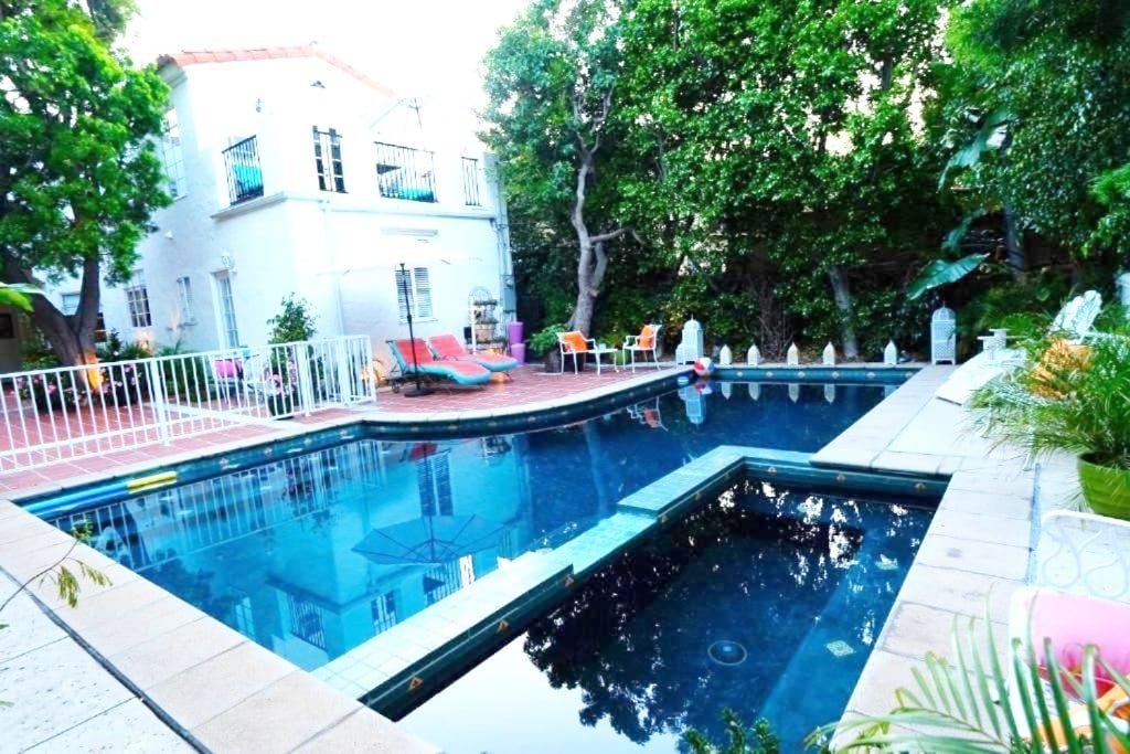 Beverly Hills Celebrity Home 1 gallery image 2