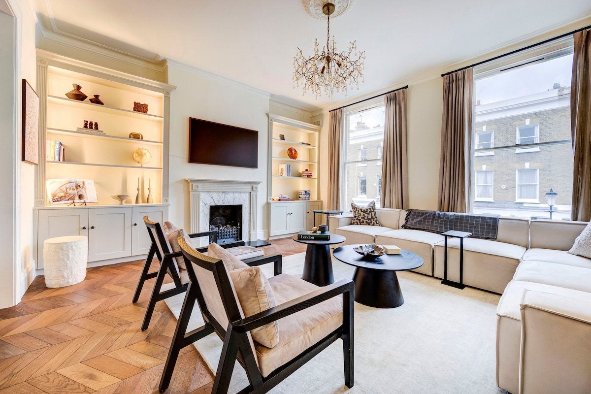 Classic Chelsea Townhouse gallery image 2