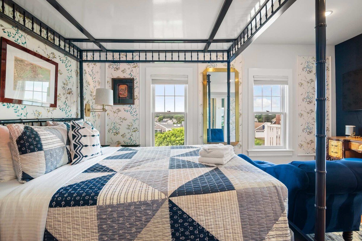 Luxurious Estate, Private Heated pool! gallery image 3